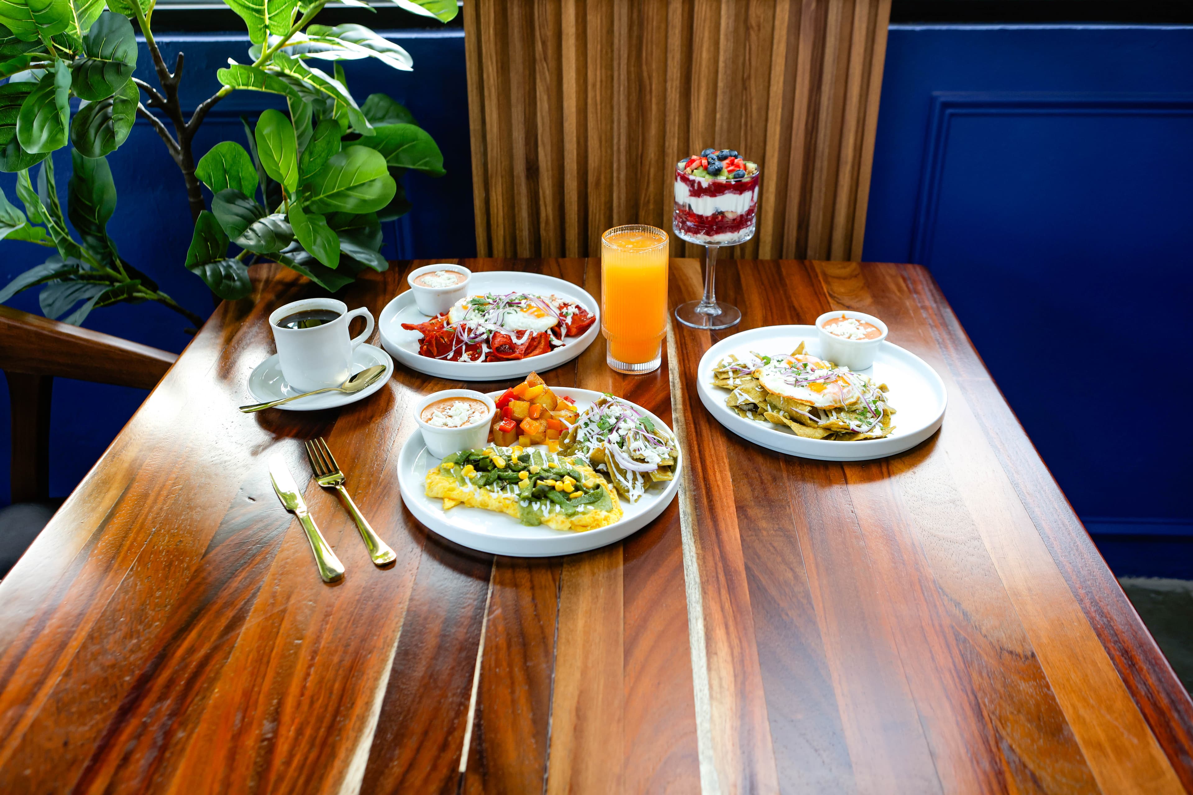 El Faro breakfast spread